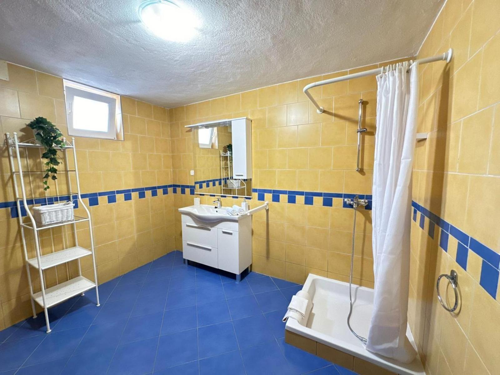 Guest House Kovacevic フヴァル エクステリア 写真
